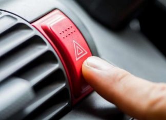 Популярна помилка водіїв: “подяка” аварійкою може коштувати прав