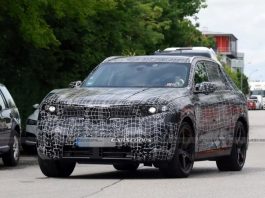 На тестах сфотографували BMW iX5 з величезними дисками і потужними гальмами