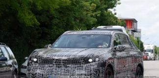 На тестах сфотографували BMW iX5 з величезними дисками і потужними гальмами