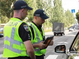 Як правильно спілкуватися з поліцією під час зупинки