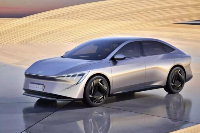 Nissan запатентував новий бізнес-седан у стилі концепта EVO