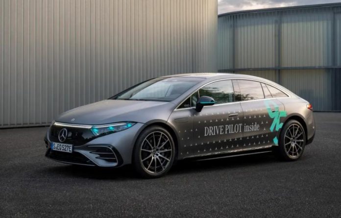 EQS із запасом 1000 км: Mercedes тестує твердотільні акумулятори