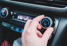 Чому з кондиціонера авто дме гаряче повітря: головні причини