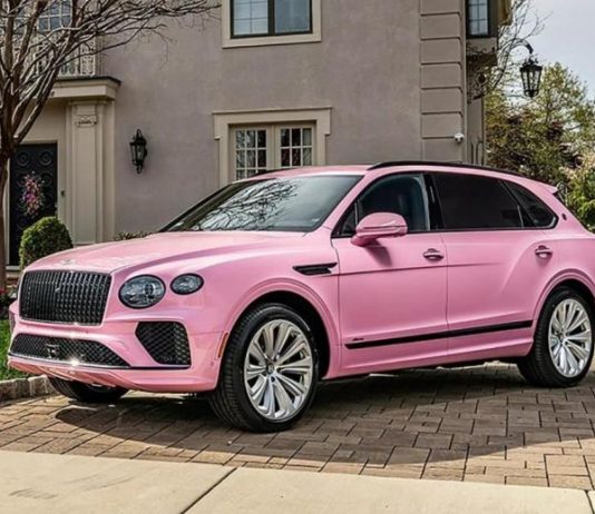Bentley представив ексклюзивний Bentayga у кольорі Candy Pink