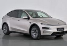 Подовжений Tesla Model YL повністю розкритий на фото