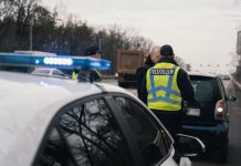 Чому залишати авто з відкритим вікном небезпечно і карається штрафом