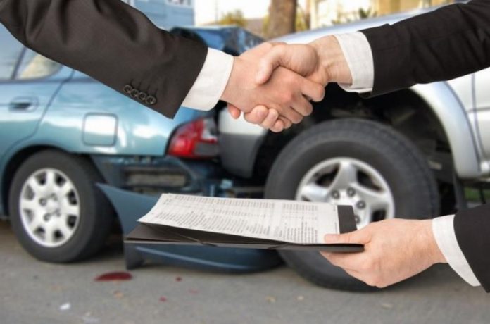 Чи потрібно носити з собою паперовий страховий поліс в Україні