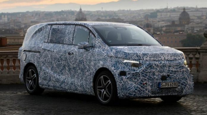 Mercedes-Benz представив перші фото нового преміального фургона VLE 2026