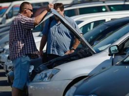 Все більше українців обирають уживані машини з Європи