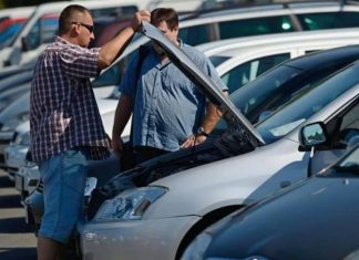 Все більше українців обирають уживані машини з Європи