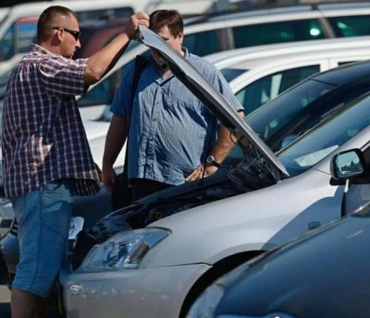 Все більше українців обирають уживані машини з Європи