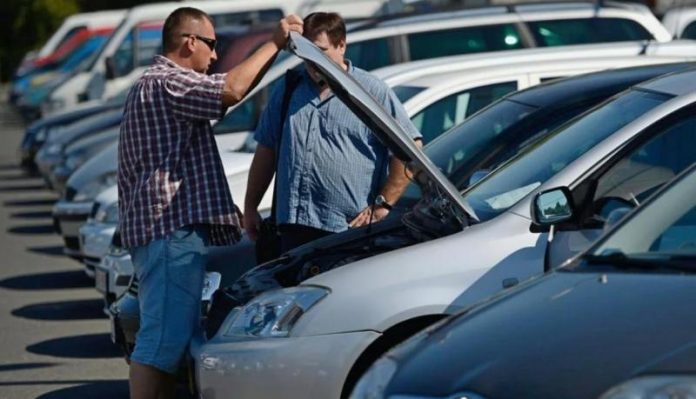 Все більше українців обирають уживані машини з Європи