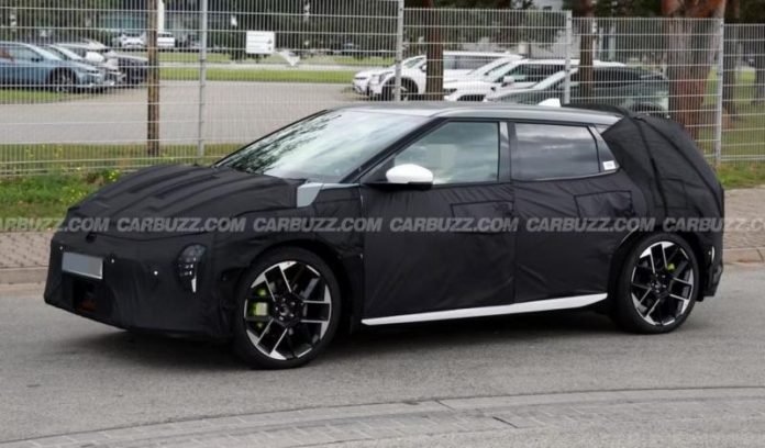 Kia EV4 GT уперше помітили під час тестового заїзду