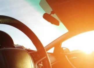 Що не можна залишати в машині в спеку: список небезпечних речей
