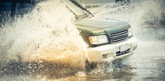 Що шкодить вашому авто під час дощу та вологості