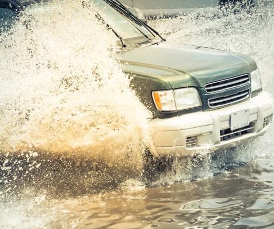 Що шкодить вашому авто під час дощу та вологості