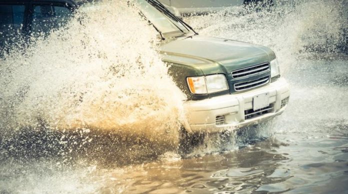 Що шкодить вашому авто під час дощу та вологості