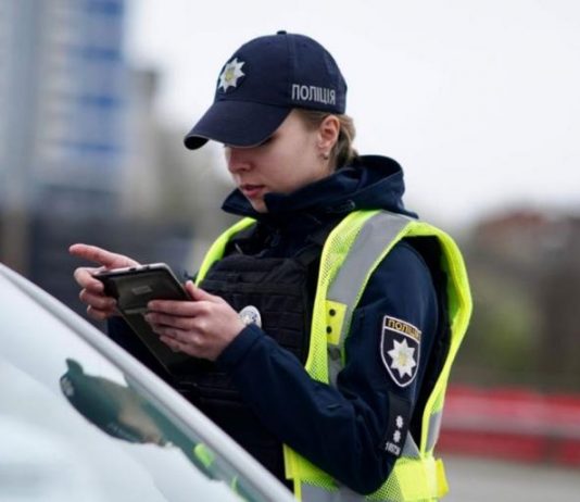 Що робити, якщо поліція забирає права і техпаспорт без рішення суду