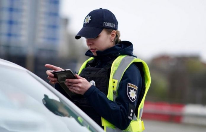 Що робити, якщо поліція забирає права і техпаспорт без рішення суду