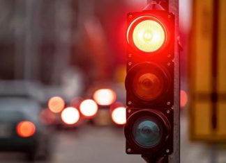 Винятки з правил: у яких випадках проїзд на червоний дозволений