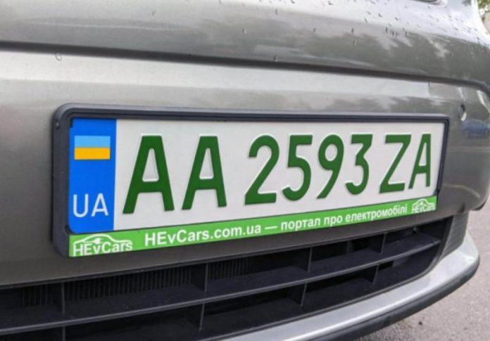 Брудні чи неправильно встановлені номери: що загрожує водіям