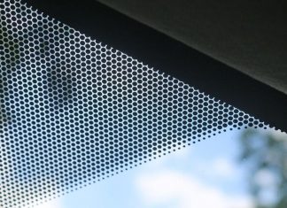 Експерти розповіли, навіщо насправді потрібні чорні крапки на лобовому склі