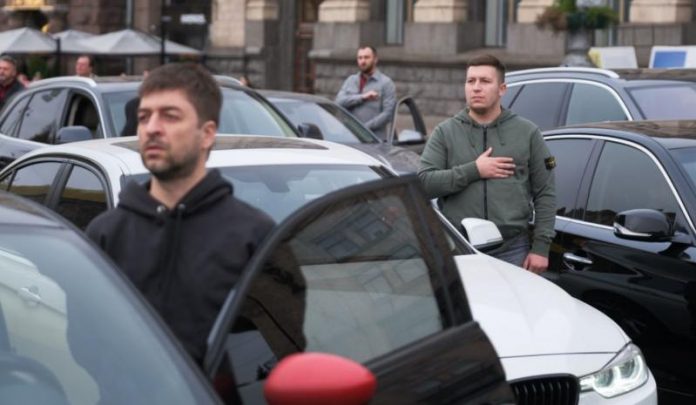 Чи передбачено штраф за ігнорування хвилини мовчання під час керування авто