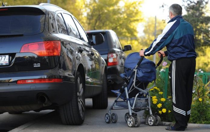 Який штраф загрожує за рух по тротуарах і пішохідних доріжках
