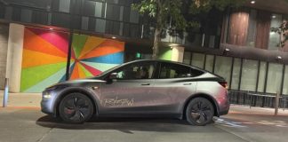 Перші користувачі Tesla Robotaxi скаржаться на дивну їзду