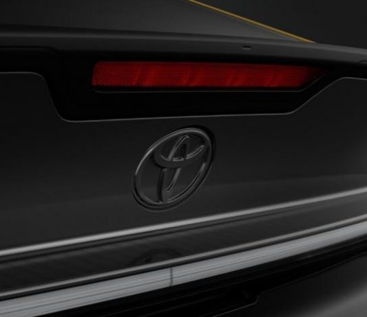 Toyota представила стильну спецверсію Prius Night Shade з потужним гібридом