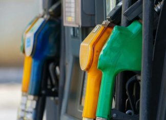 Як на АЗС крадуть гроші: викрито шахрайські схеми з дисконтними картками
