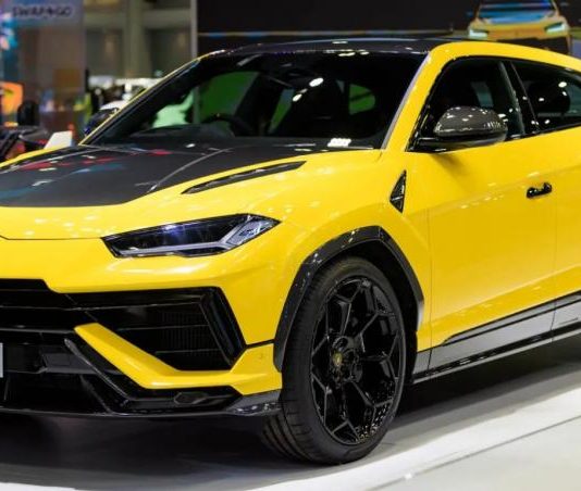 Lamborghini Urus залишиться гібридом до 2035 року