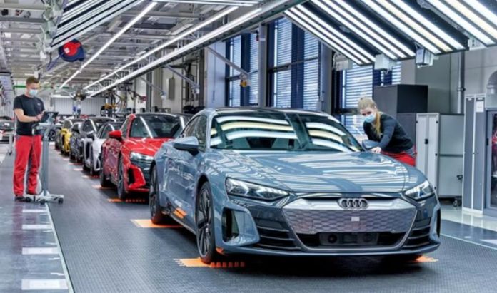 Audi скорочує тисячі робочих місць і робить ставку на електромобіль