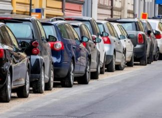 Нові ризики оплати паркування: як шахраї крадуть гроші через підроблені QR-коди