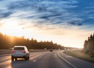 Як підготувати автомобіль до тривалої поїздки в спеку