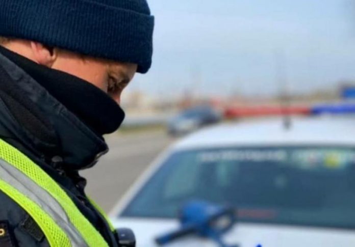 Патрульний пояснив, яких водіїв зупиняють найчастіше