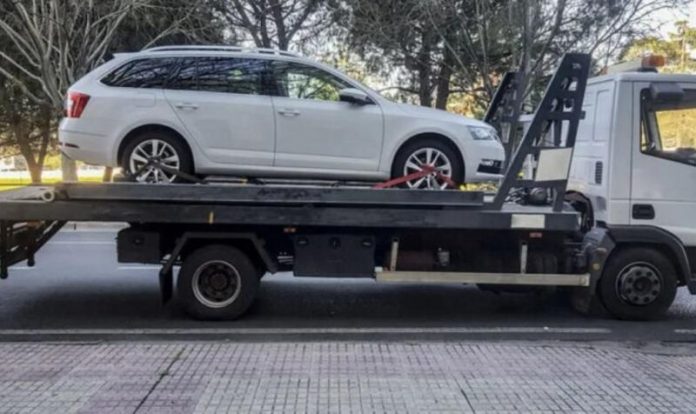 Евакуація авто: коли поліція не має права забирати машину