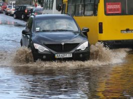 5 речей, які заборонено робити з авто після затоплення