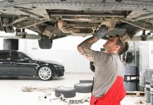 Автоексперт розповів про найнебезпечніші звички водіїв влітку