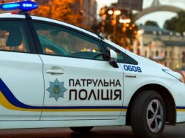 Що не варто робити за кермом, щоб поліція не зупиняла