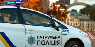 Що не варто робити за кермом, щоб поліція не зупиняла