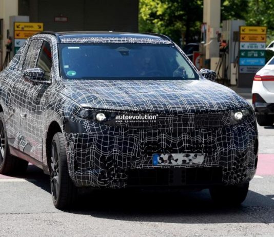 Новий BMW X5 отримає панорамний дисплей на всю передню панель