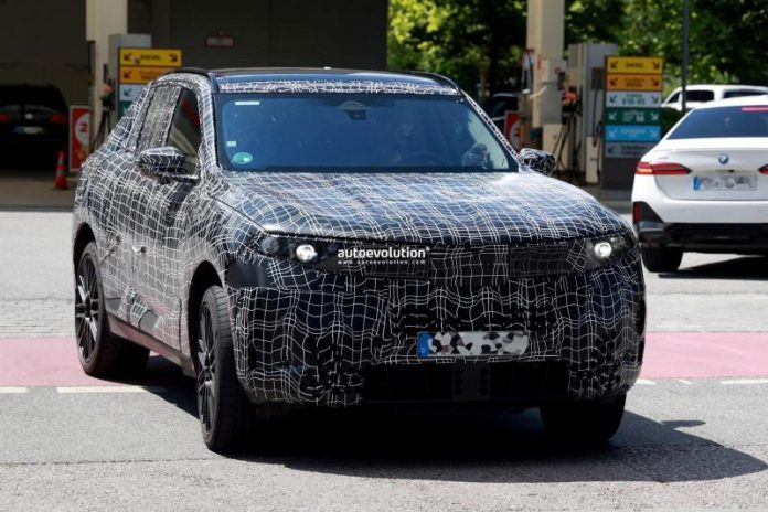 Новий BMW X5 отримає панорамний дисплей на всю передню панель