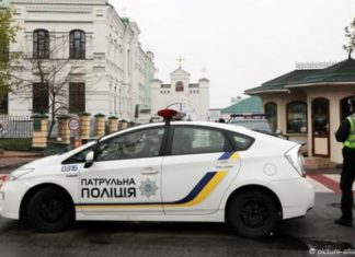 Що робити, якщо поліцейський порушує правила на дорозі