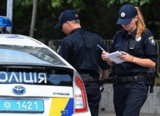 Поліція просить відкрити капот: що дозволено законом