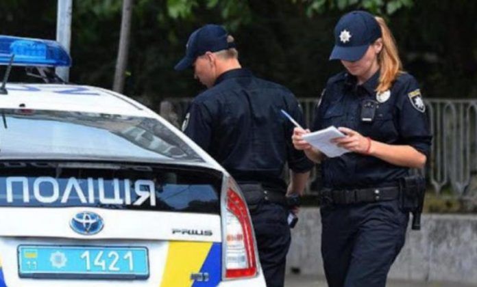 Поліція просить відкрити капот: що дозволено законом