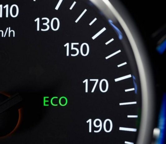 Фахівці пояснили, чим небезпечна тривала їзда в екорежимі Екорежим в автомобілі: чи варто ним користуватися щодня