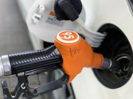 Чи безпечно змішувати бензин А-92 та А-95: пояснення експертів