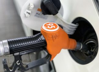 Чи безпечно змішувати бензин А-92 та А-95: пояснення експертів