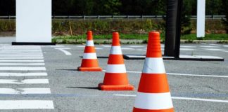 Названо випадки, коли водій може ігнорувати дорожню розмітку